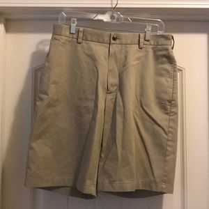 Men’s khaki shorts